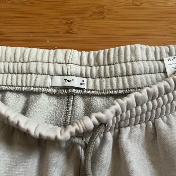 Aritzia TNA Cream/Tan Jogger Sweatpants - Picture 2 of 2
